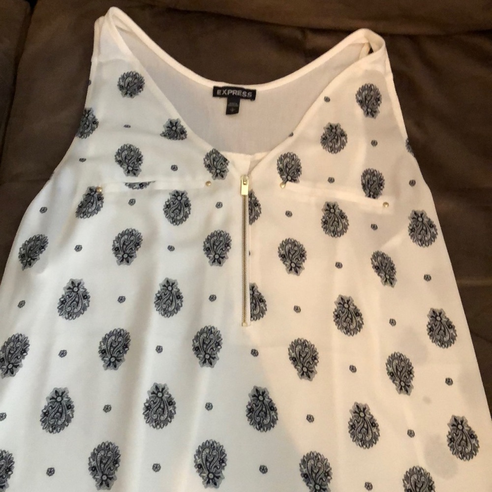 Woman’s Express Large Top